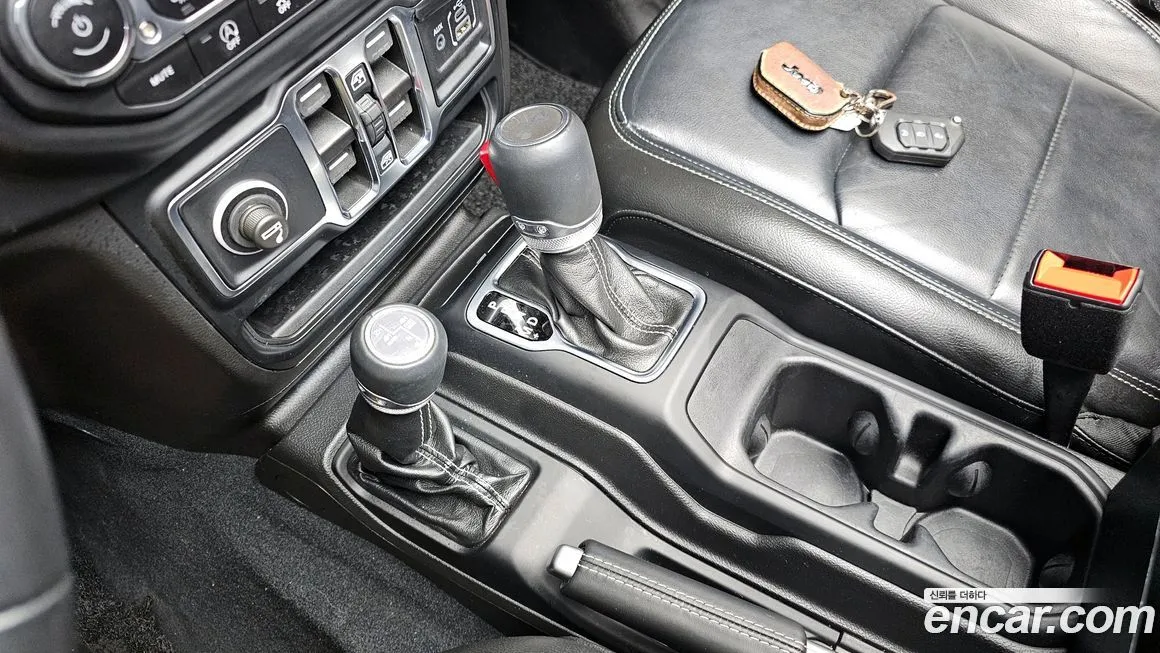 Jeep Wrangler — фото 9