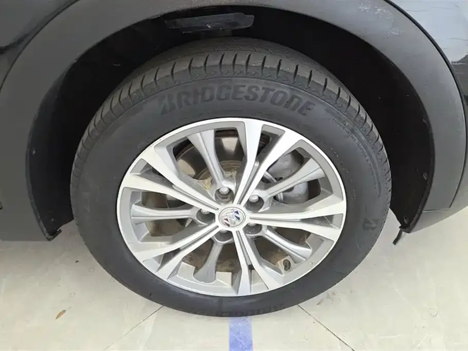 Buick Envision Plus — фото 8