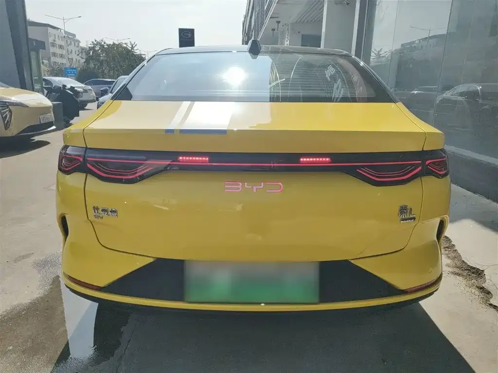 BYD Qin L — фото 2