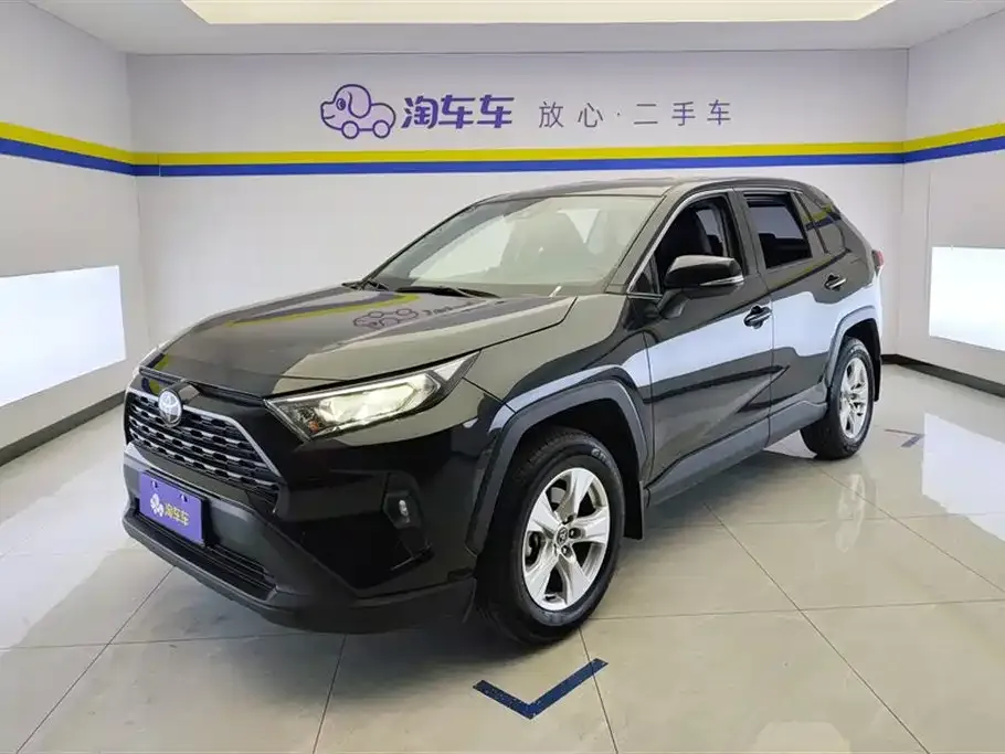 Toyota RAV4 — фото 1