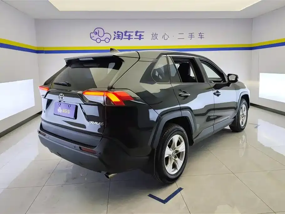 Toyota RAV4 — фото 8