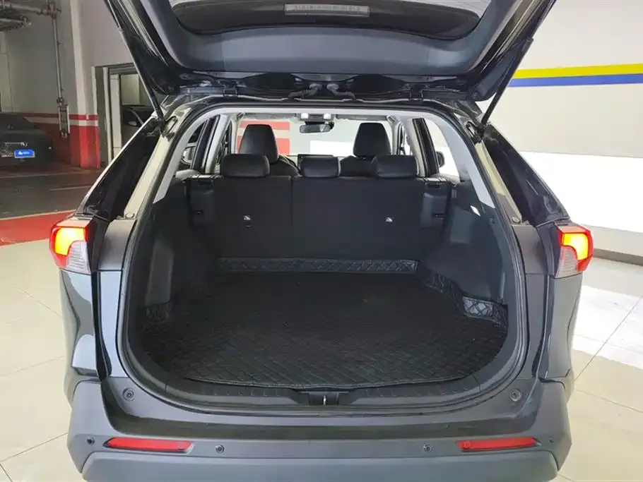 Toyota RAV4 — фото 5