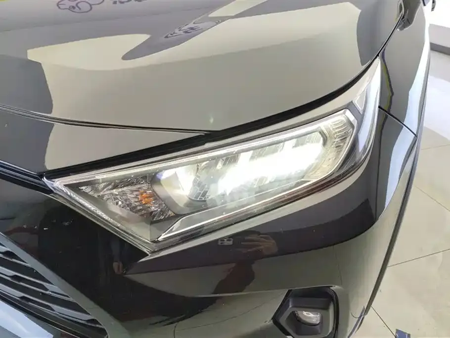 Toyota RAV4 — фото 6