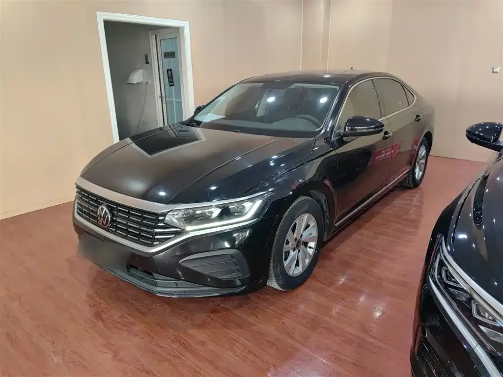 Volkswagen Passat — фото 1