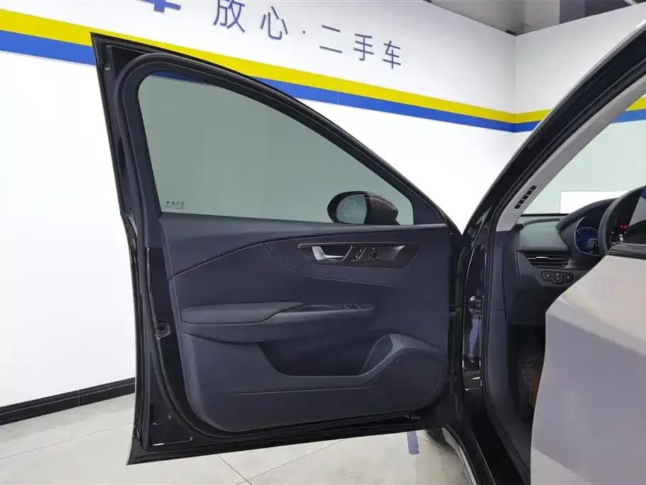 Hongqi E-QM5 — фото 3