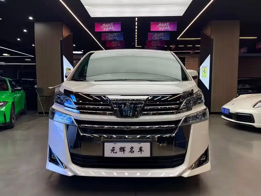 Toyota Alphard — фото 2