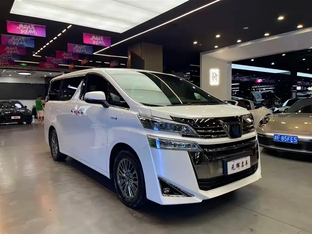 Toyota Alphard — фото 3