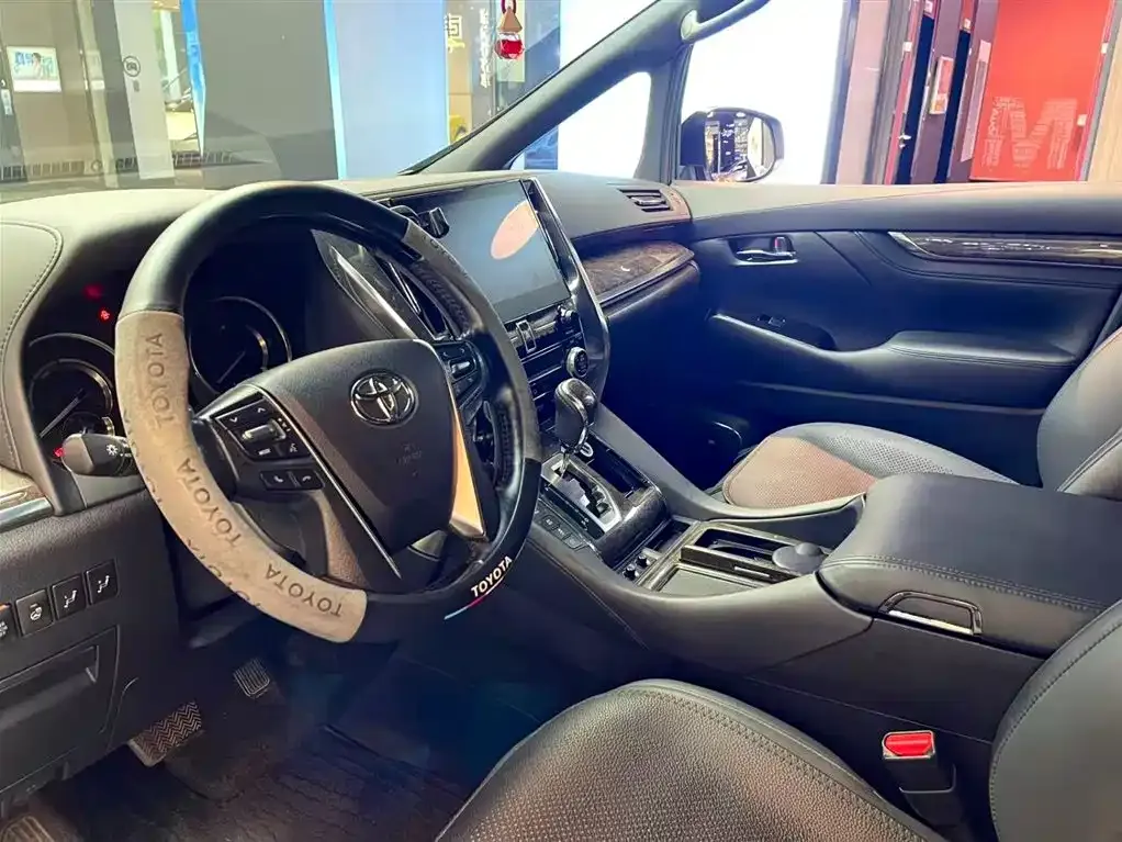 Toyota Alphard — фото 8