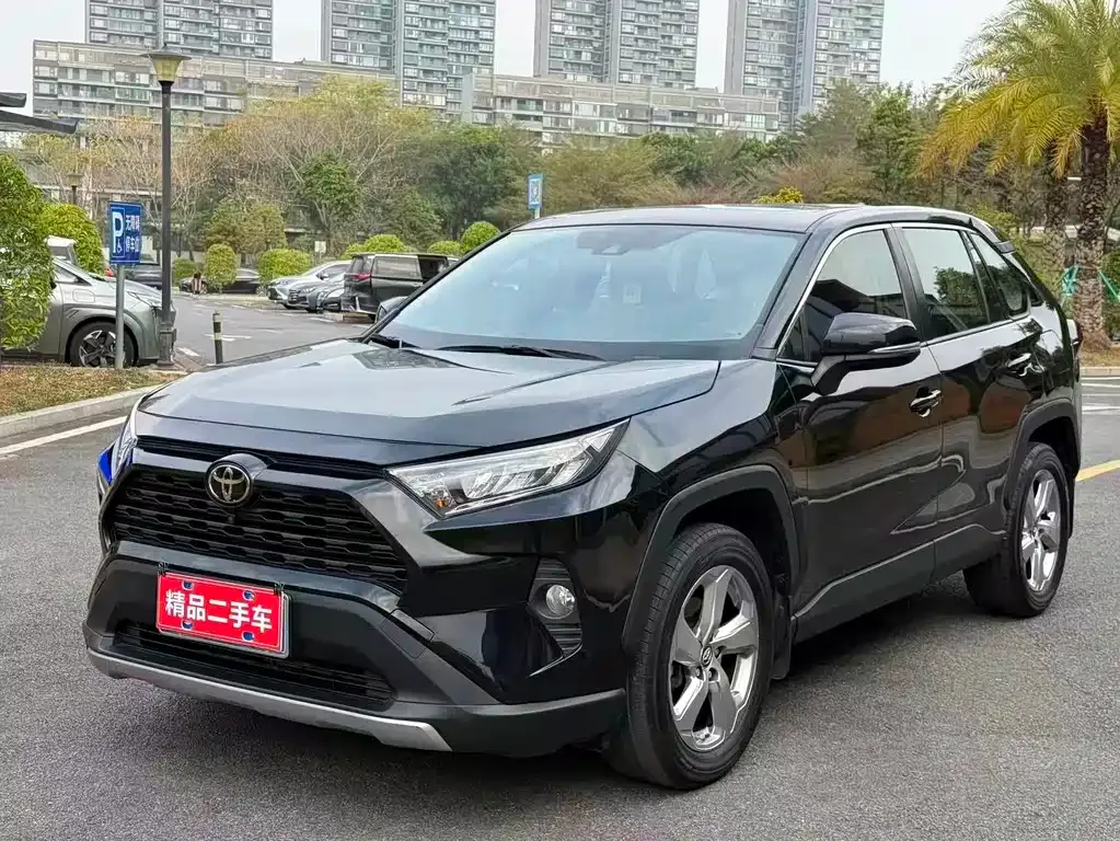 Toyota RAV4 — фото 1
