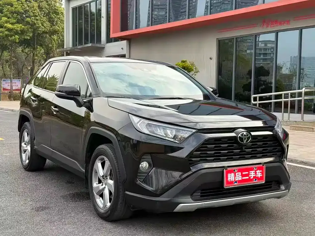 Toyota RAV4 — фото 6