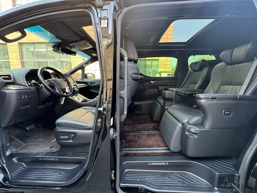 Toyota Alphard — фото 6