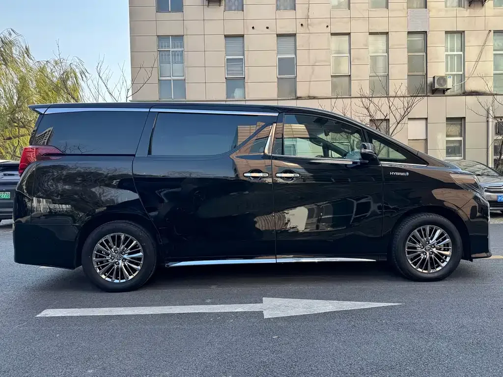Toyota Alphard — фото 7