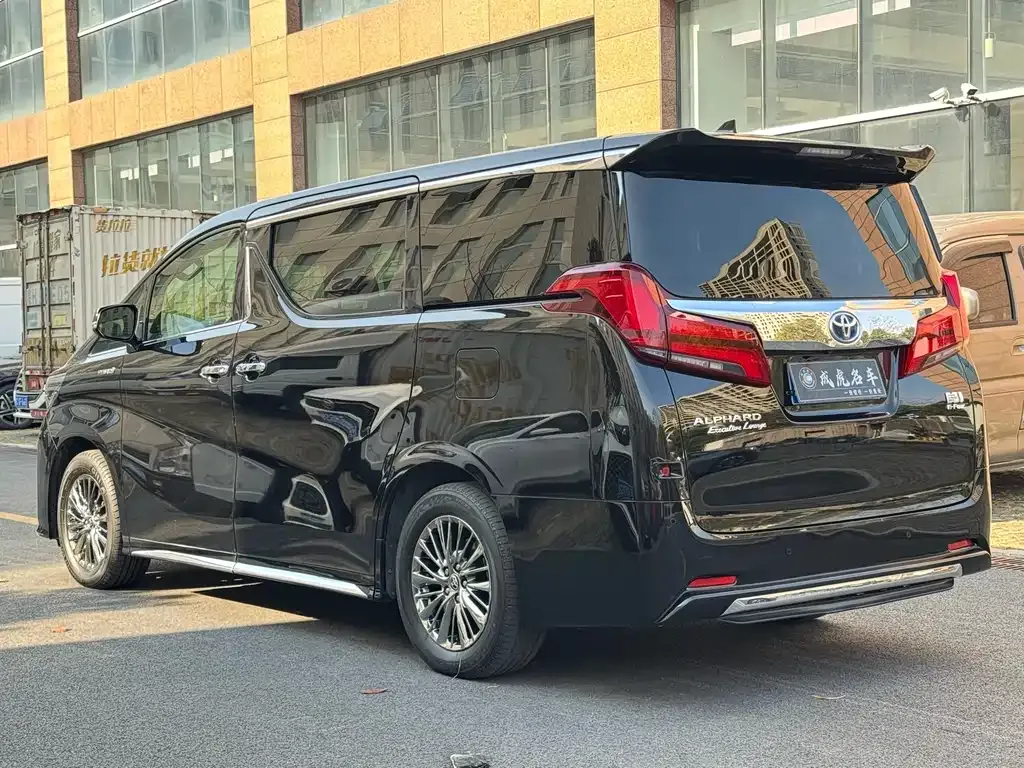 Toyota Alphard — фото 10