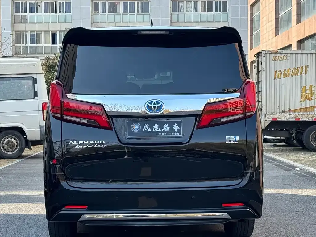 Toyota Alphard — фото 5