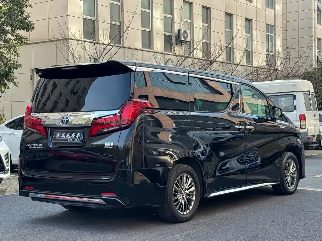 Toyota Alphard — фото 8