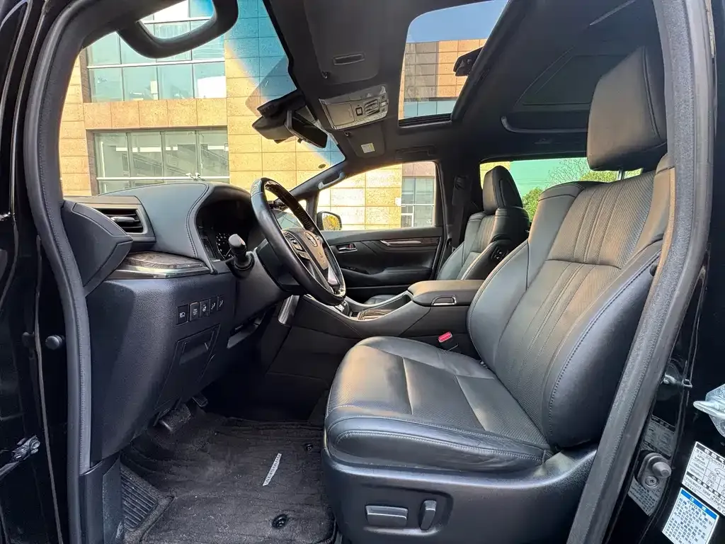 Toyota Alphard — фото 3