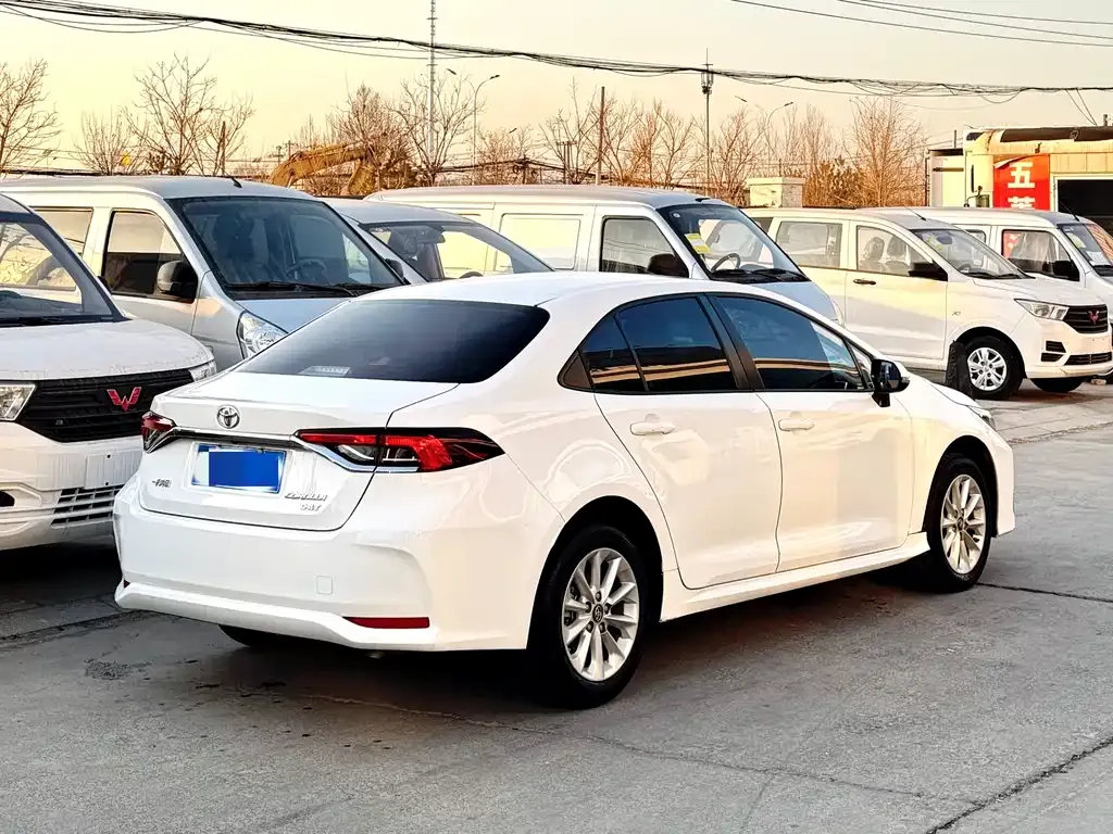 Toyota Corolla — фото 5