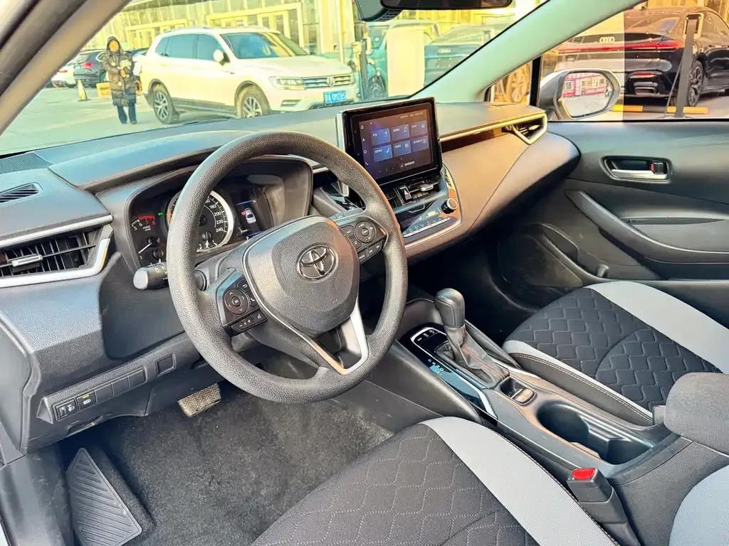 Toyota Corolla — фото 4