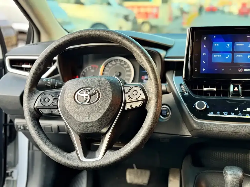 Toyota Corolla — фото 7