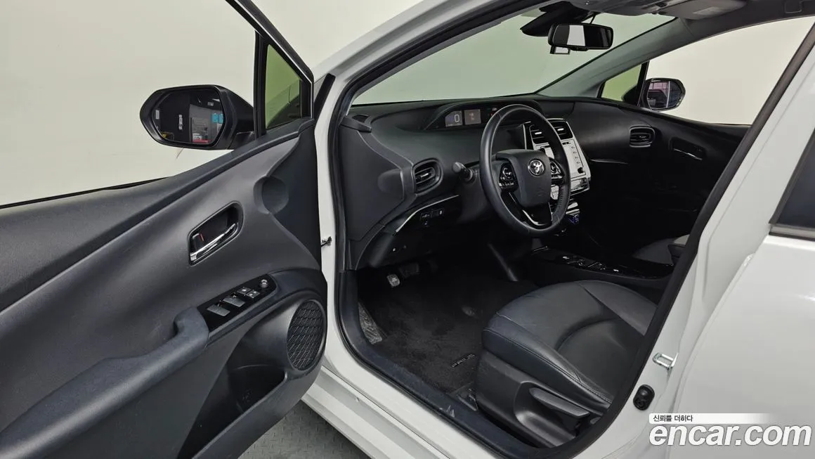 Toyota Prius — фото 9