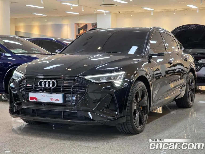 Audi e-tron — фото 1