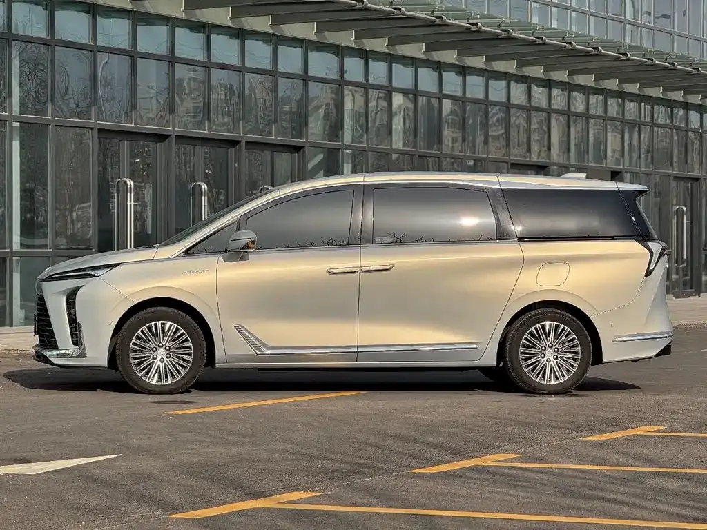 Buick GL8 Hybrid — фото 10