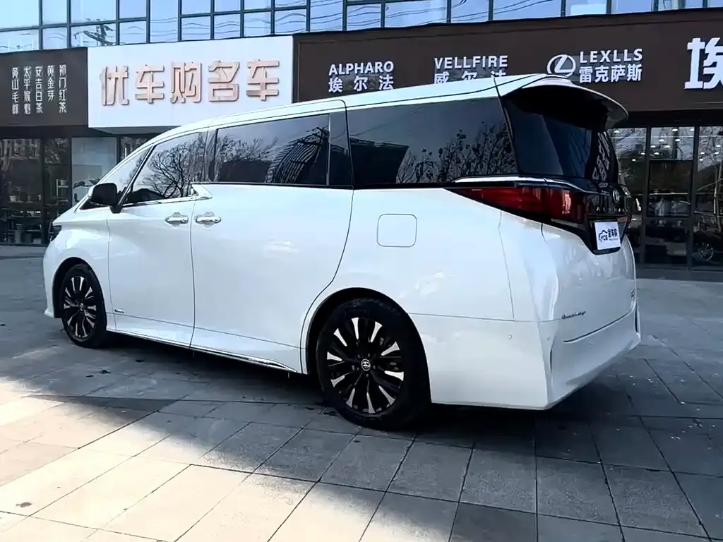Toyota Alphard — фото 4