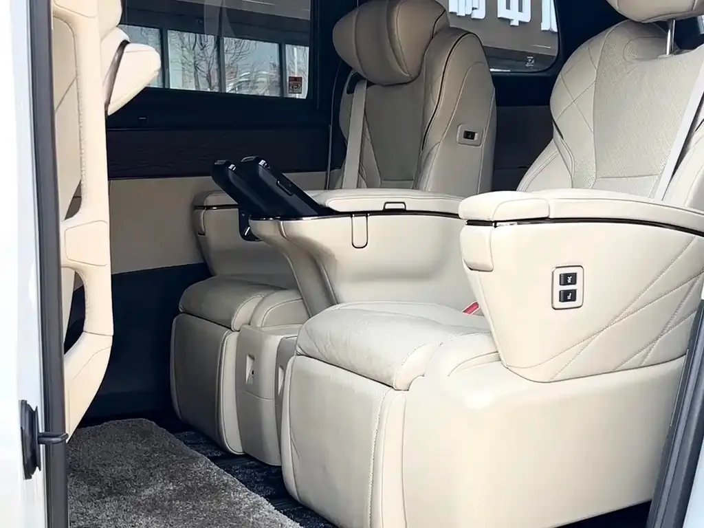 Toyota Alphard — фото 3