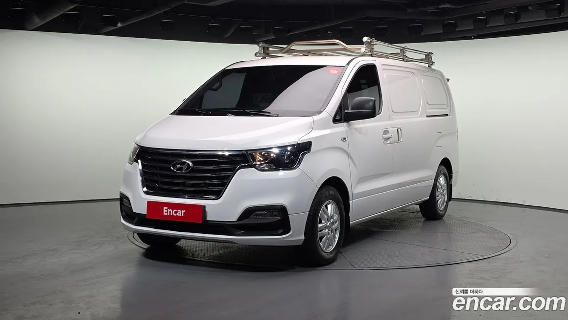 Hyundai Starex — фото 1