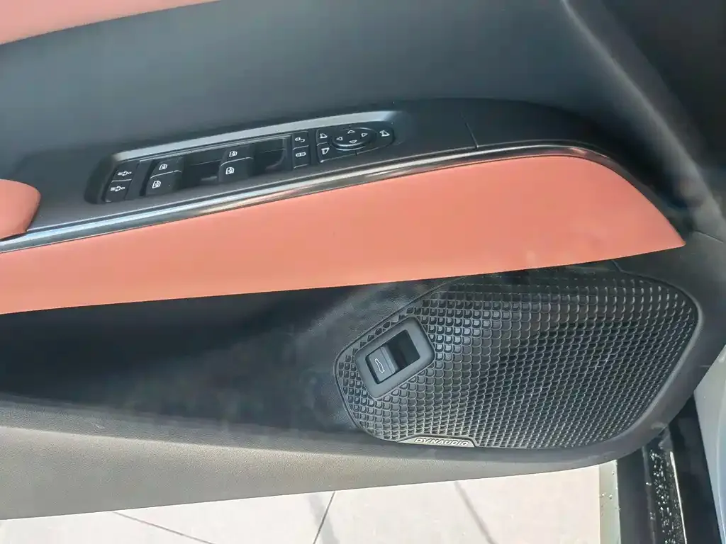 BYD Seal — фото 5
