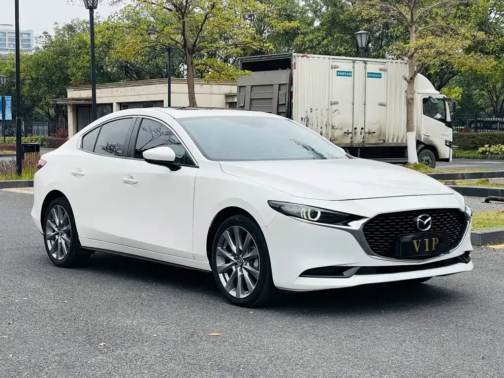 Mazda 3 Axela — фото 10