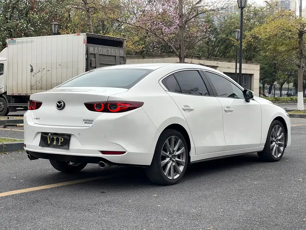 Mazda 3 Axela — фото 9