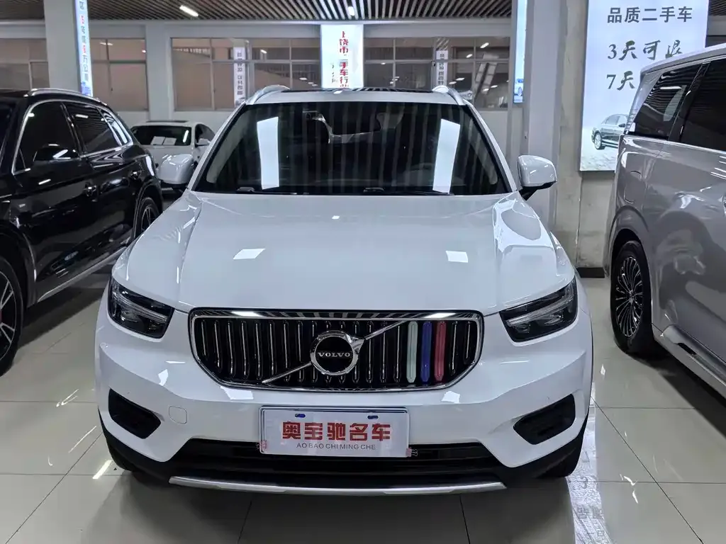 Volvo XC40 — фото 3