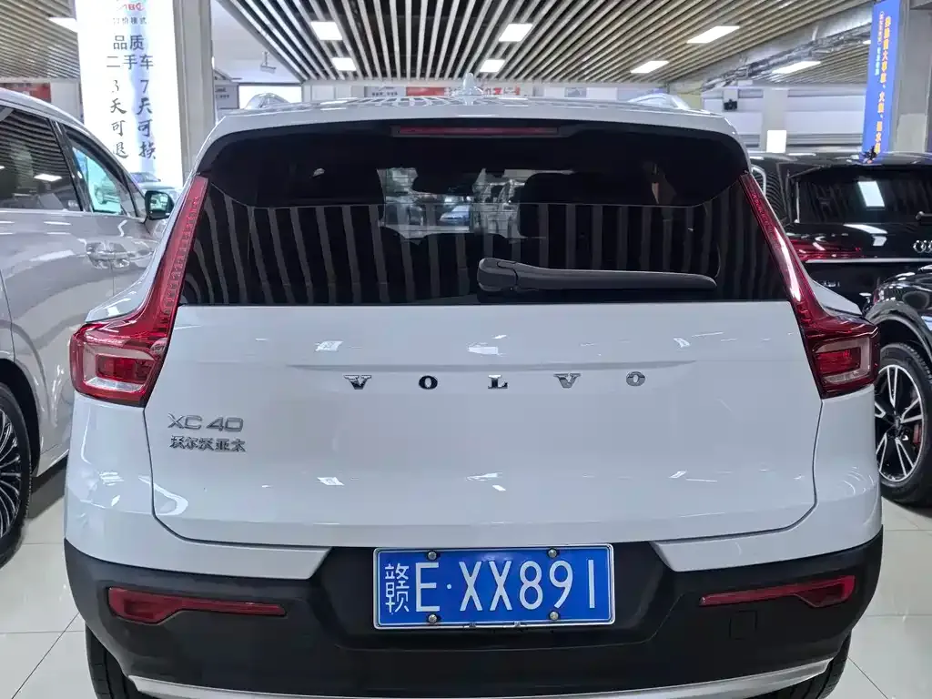 Volvo XC40 — фото 4
