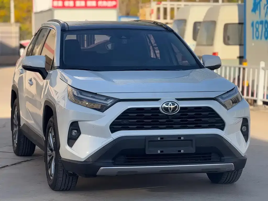 Toyota RAV4 — фото 1