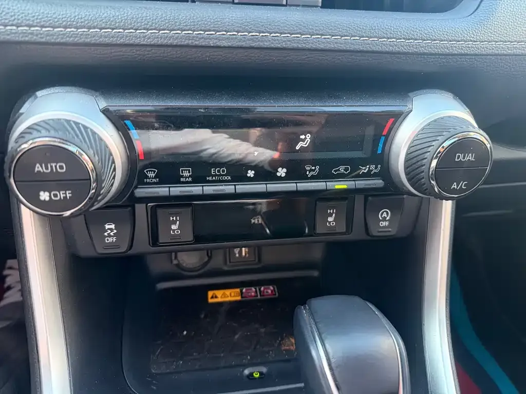 Toyota RAV4 — фото 4