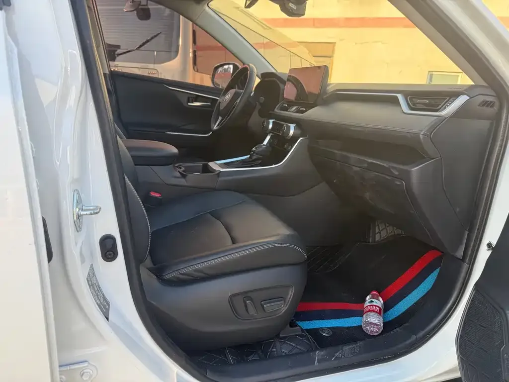 Toyota RAV4 — фото 10