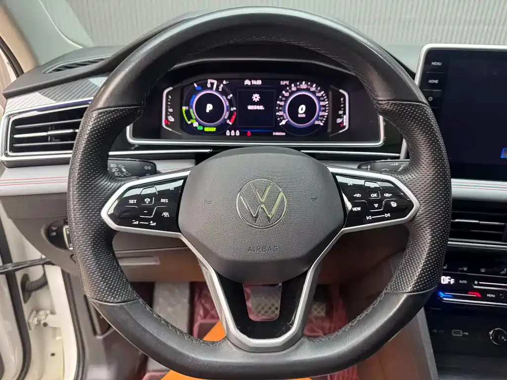 Volkswagen Tiguan L New Energy — фото 9