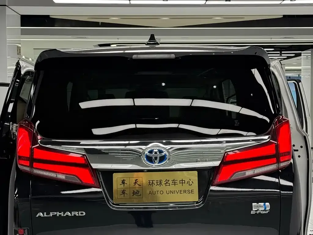 Toyota Alphard — фото 7