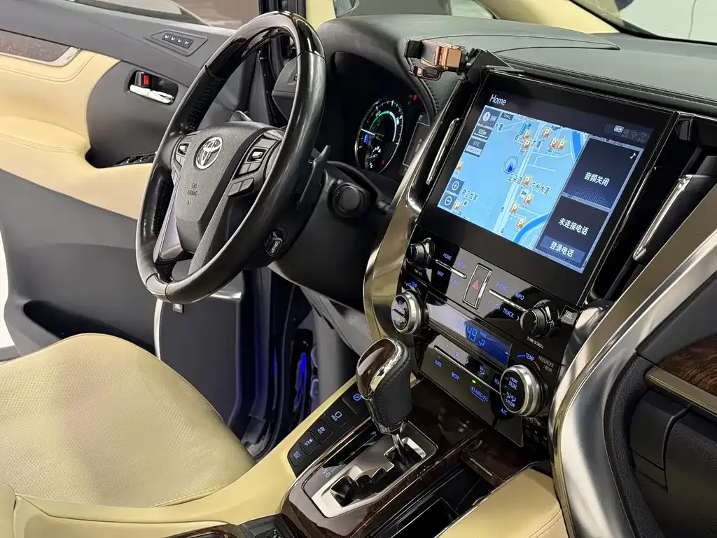 Toyota Alphard — фото 5