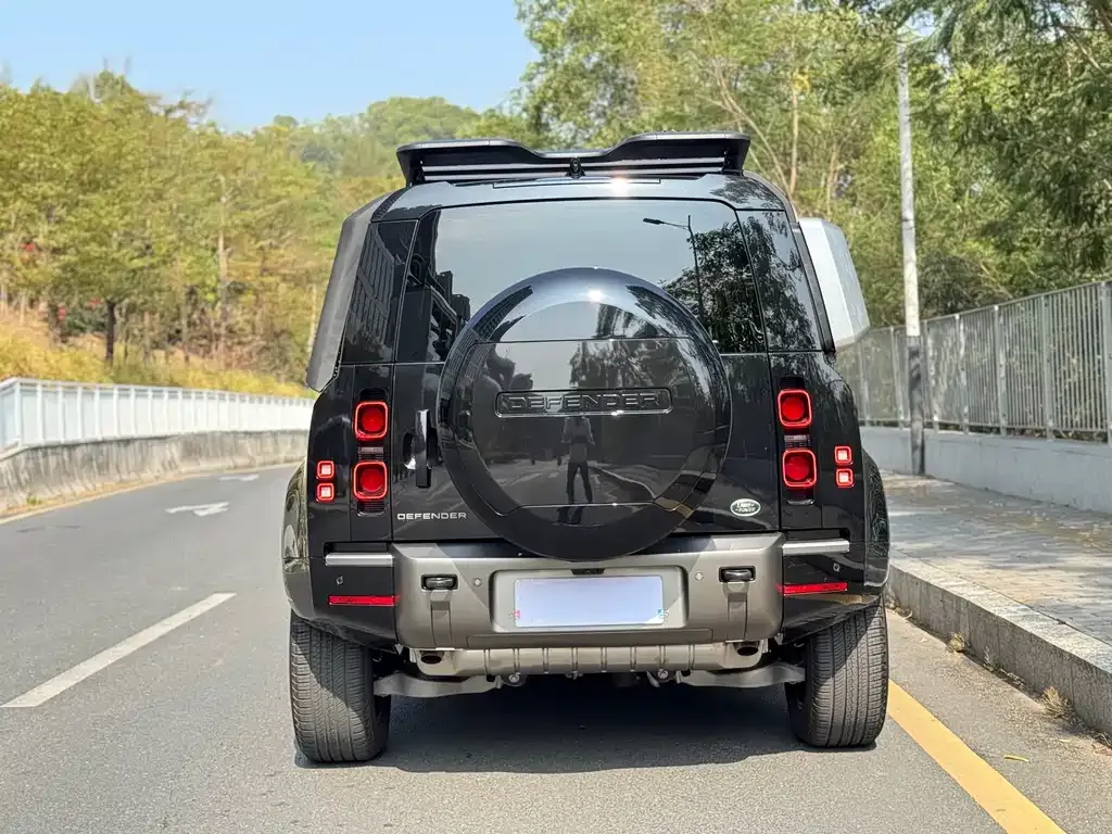 Land Rover Defender — фото 6