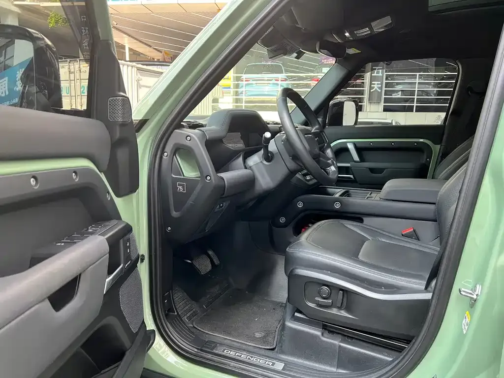 Land Rover Defender — фото 6