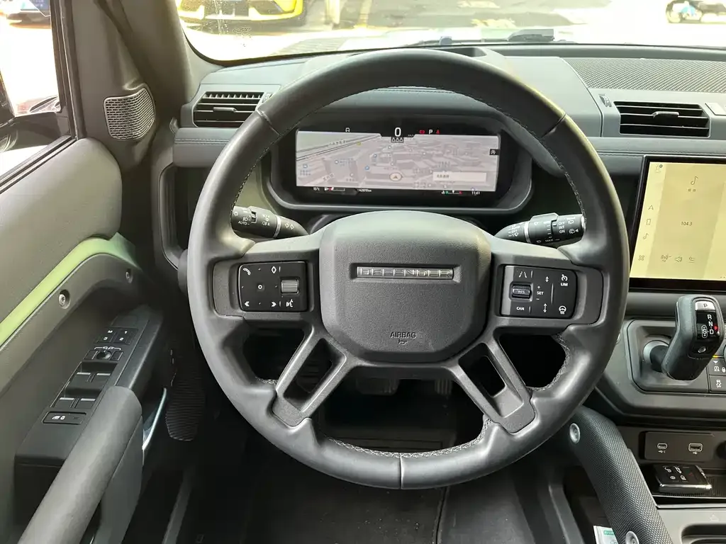 Land Rover Defender — фото 10