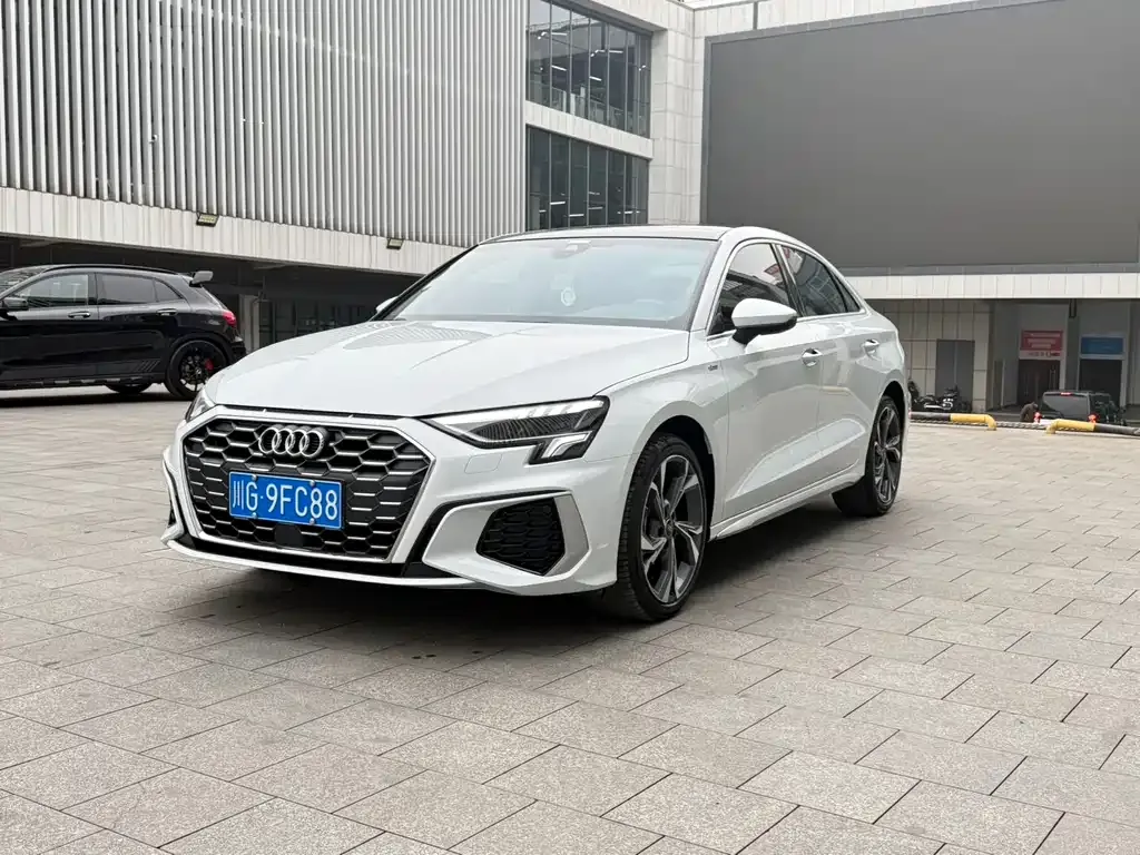Audi A3 — фото 1