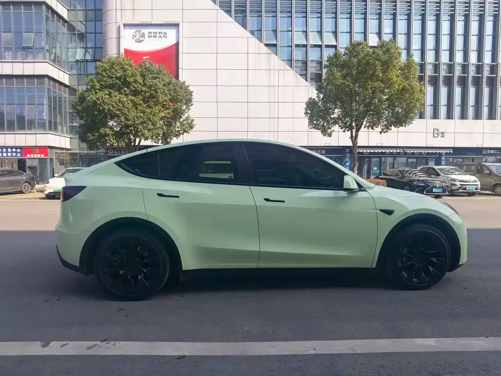 Tesla Model Y — фото 4