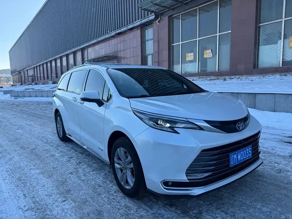 Toyota Sienna — фото 7