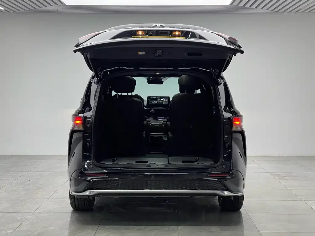 Toyota Granvia — фото 4