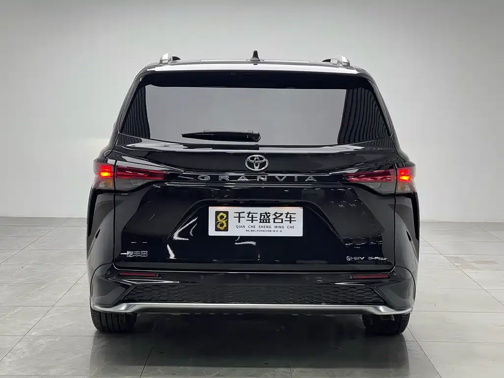 Toyota Granvia — фото 3