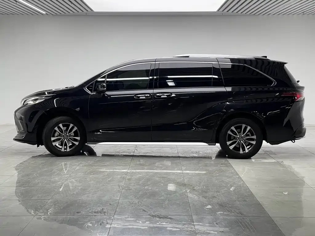 Toyota Granvia — фото 5