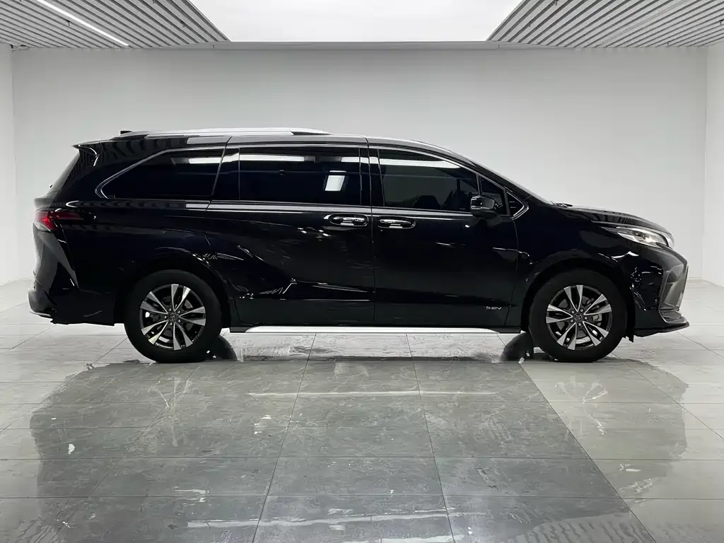 Toyota Granvia — фото 10